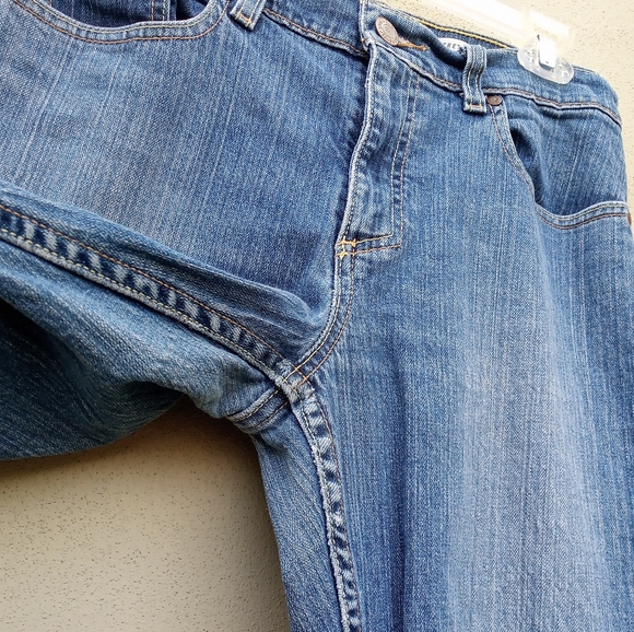 Old Navy Low Waist Stretch Jeans in Size 8 - Picture 7 of 7